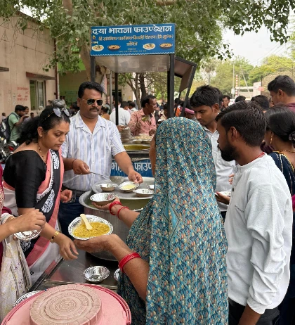 DayaBhawnaFoundation-Khichdi-Distribution